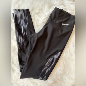 Nike Women's Dri-Fit leggings Size S